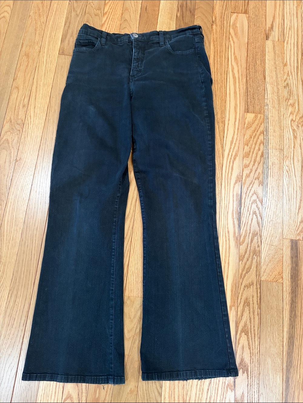 NYDJ Women's Black Flared Leg Jeans w/Details on Back Pockets- 6P